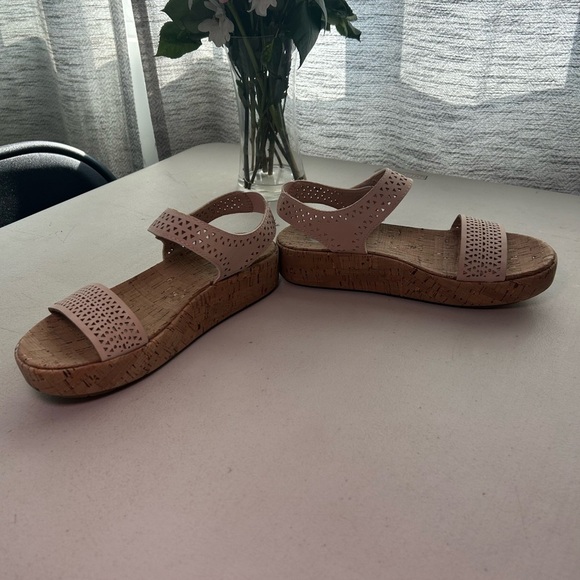 Earth Women's laser cut strap tan/beige Estella Sandals size 8.5 - Picture 7 of 12